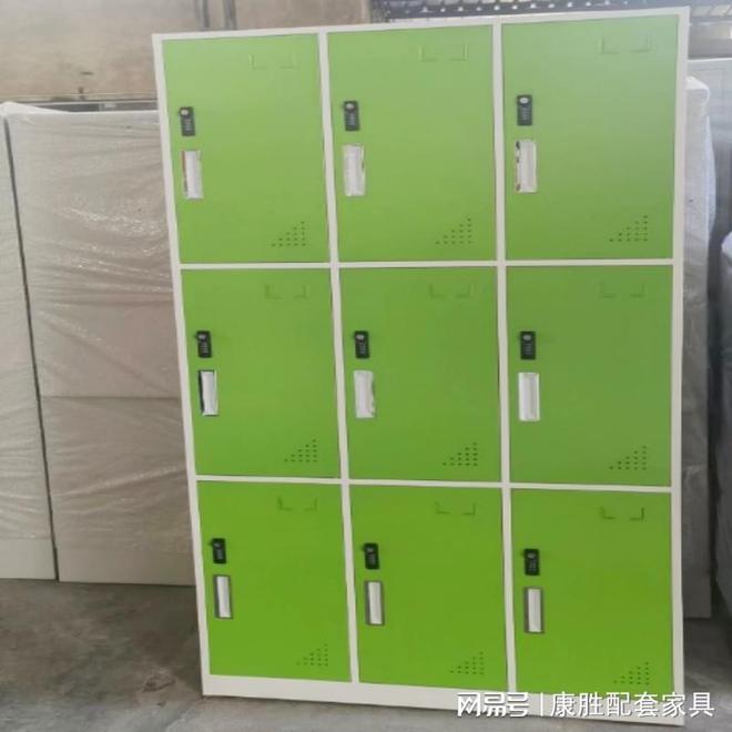 铁皮更衣柜宿舍环境焕然一新马德里竞技携手K8企业换上(图2)