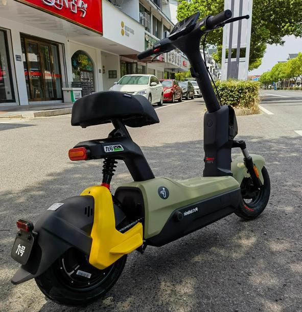 车外观超酷、续航百公里上路不要驾照k8凯发网站推荐3款高配置电动自行(图4)